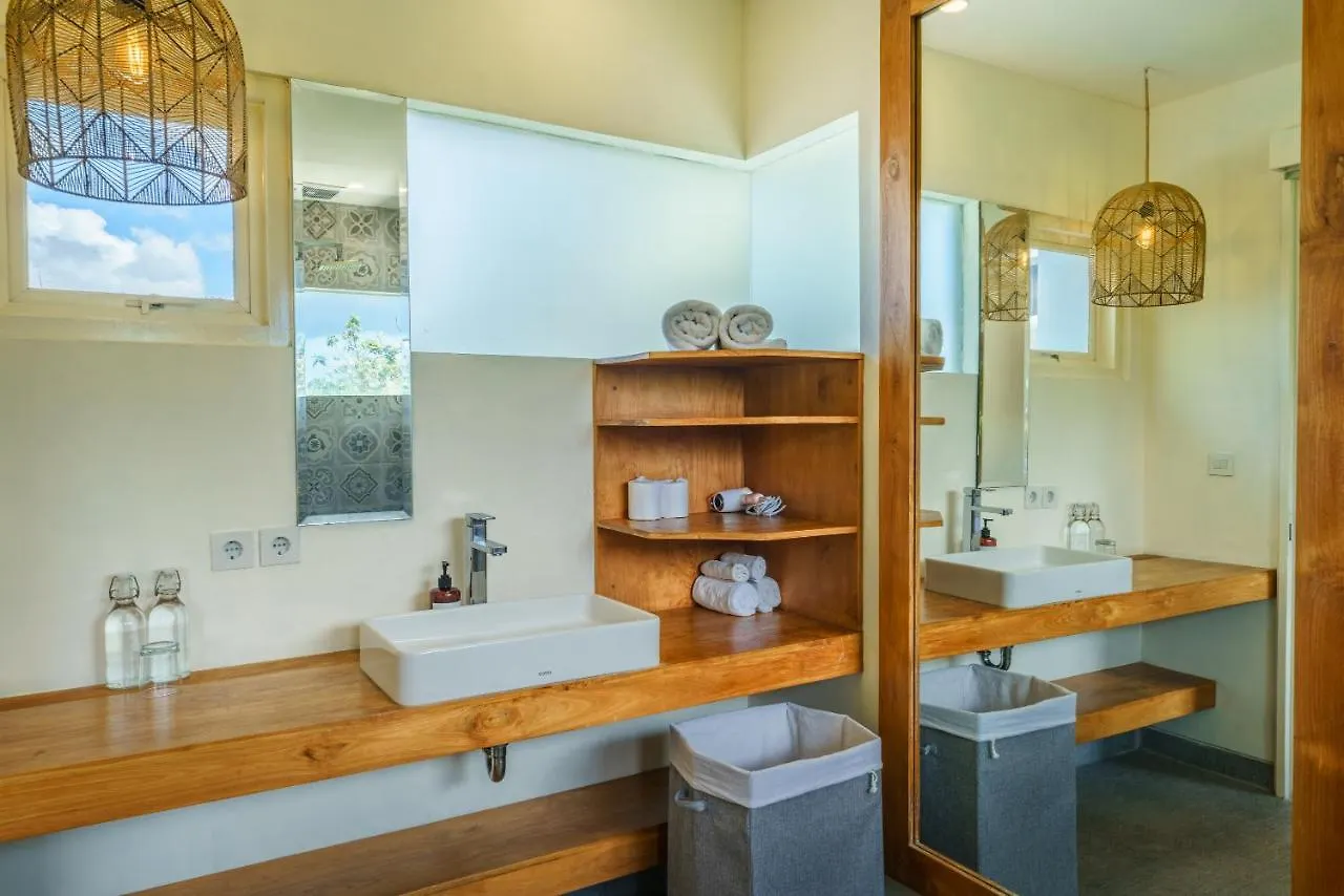 Villa Nestor - New Contemporary 3Bd Villa Next To The Beach Canggu