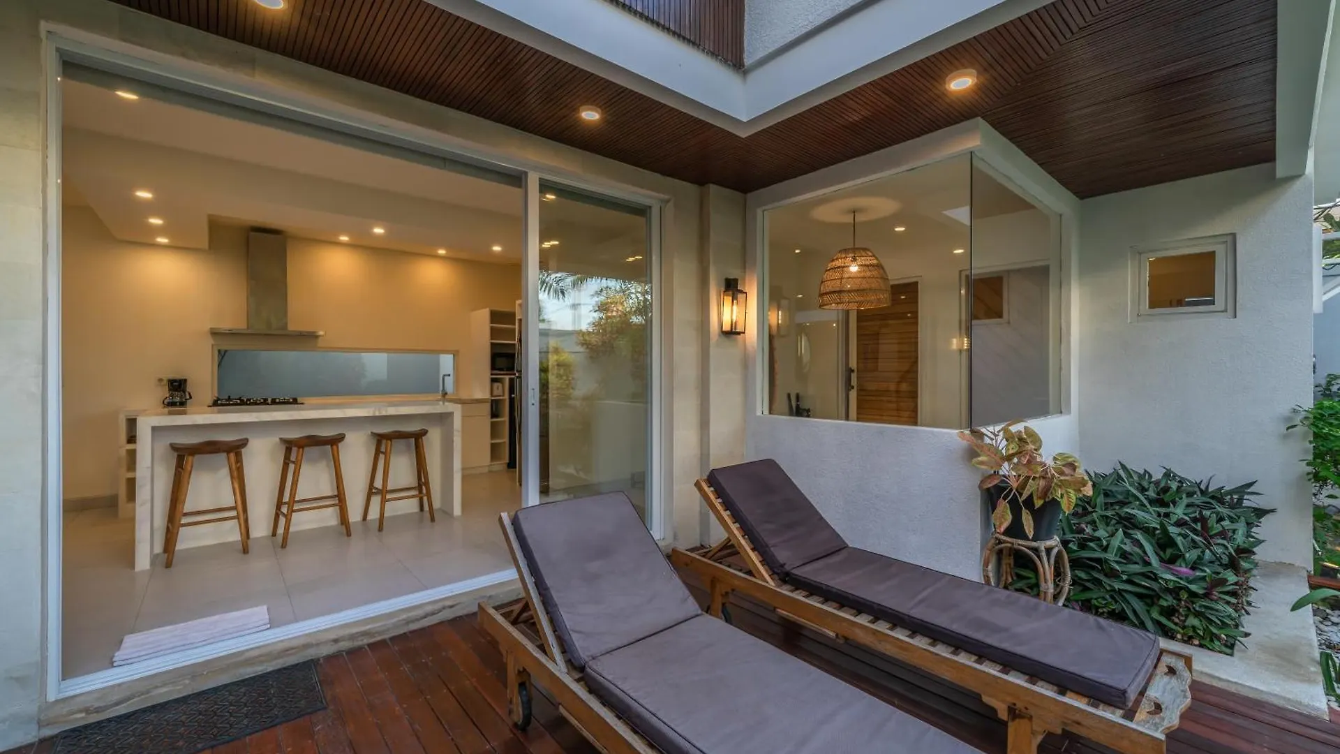 Villa Nestor - New Contemporary 3Bd Villa Next To The Beach Canggu