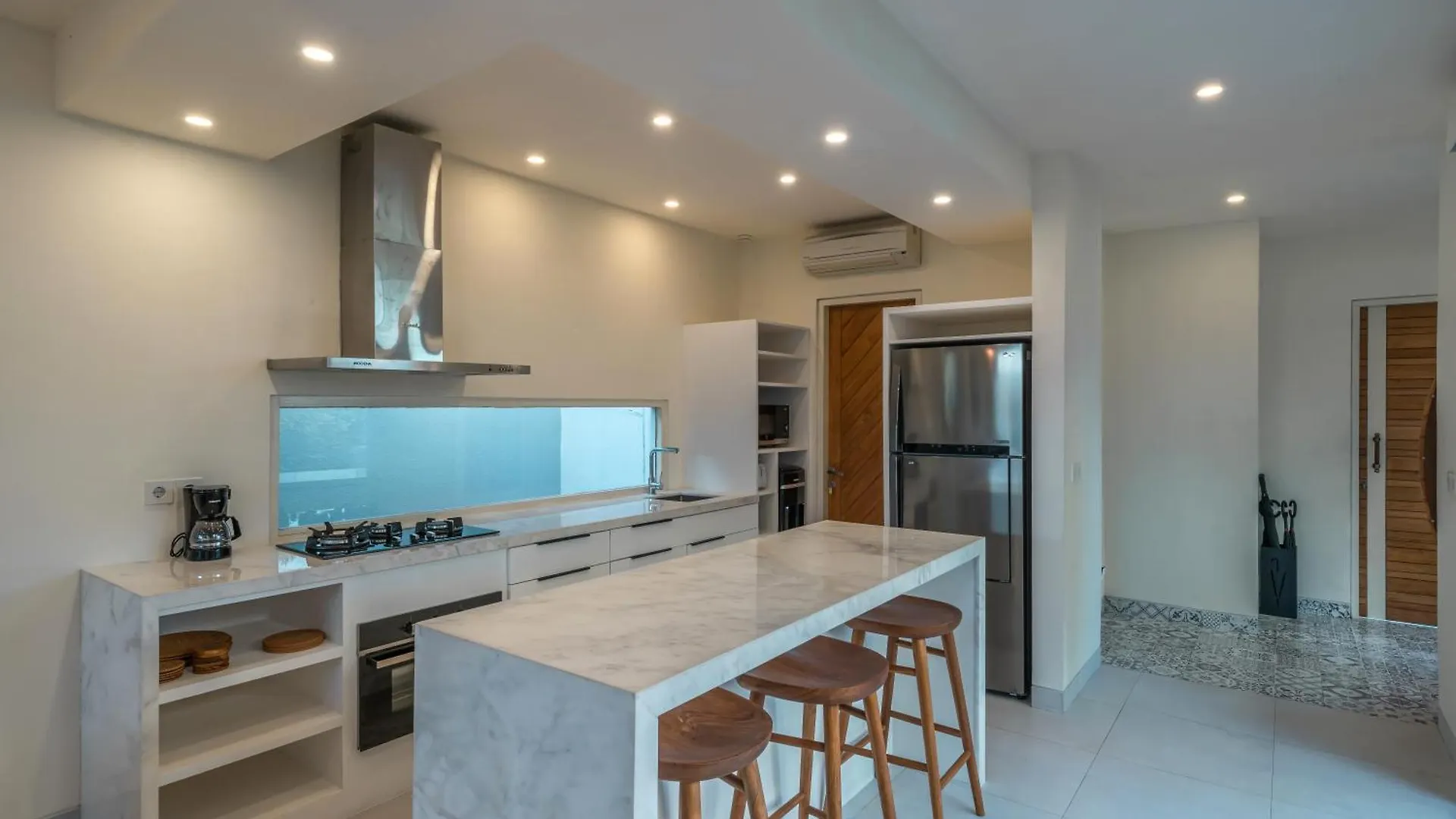 Villa Nestor - New Contemporary 3Bd Villa Next To The Beach Canggu